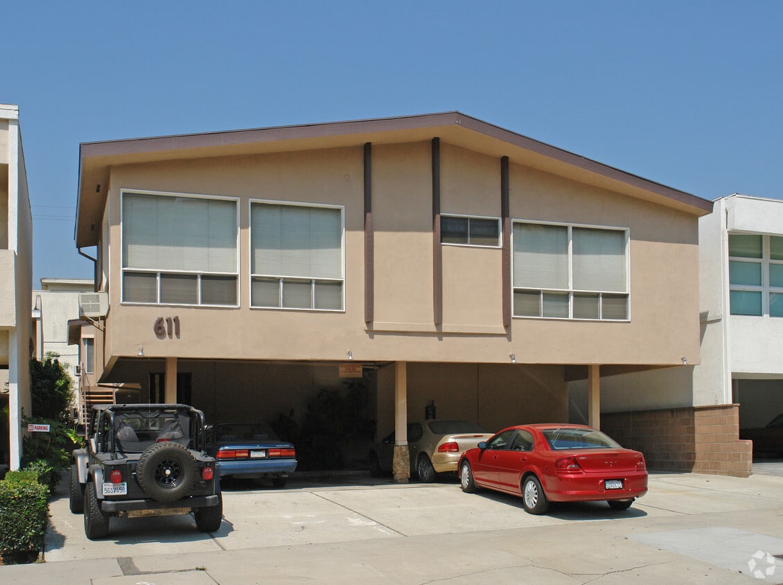 Primary Photo - 611 N Flores St