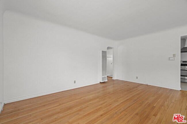 Foto del edificio - 3600 Kelton Ave