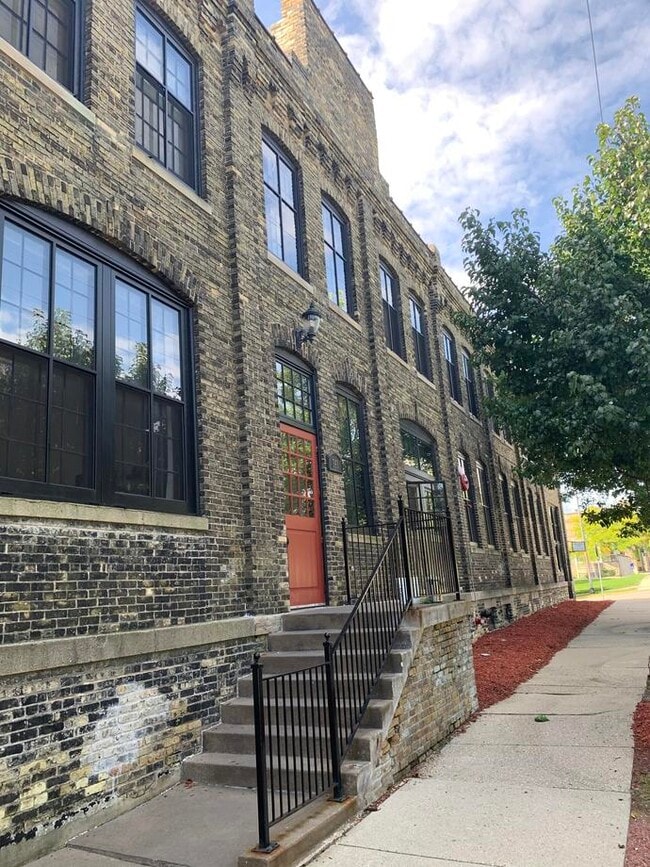 Vine Street Lofts Apartments Milwaukee, WI