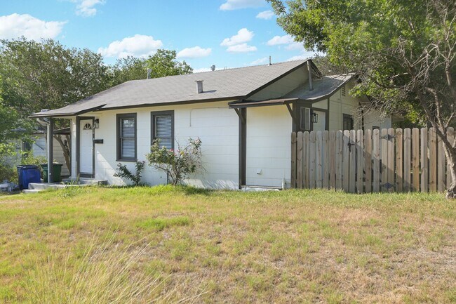 Foto del edificio - UPDATED WILLOW PARK 3-BEDROOM