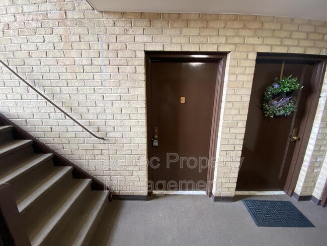 Foto del edificio - 7598 Gales Ct