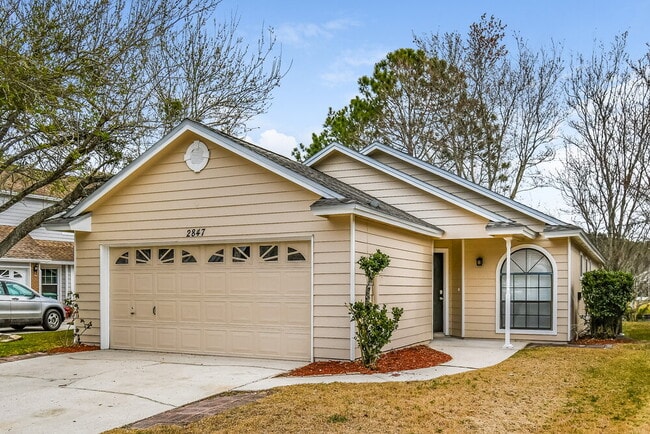 Building Photo - 2847 Lantana Lakes Dr W