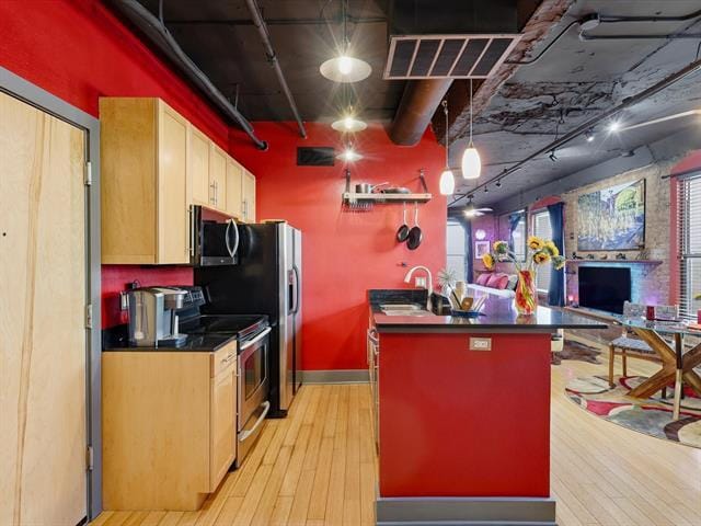 Building Photo - 910 Houston St