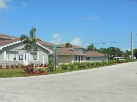 Building Photo - 2 br, 1 bath House - 906 E TIFFANY DR #3