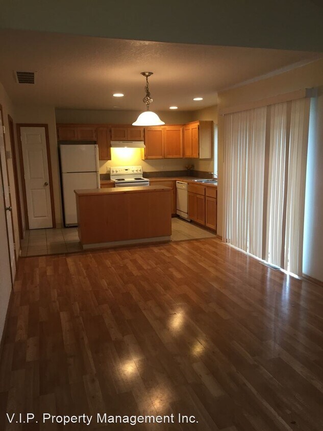 Foto principal - 2 br, 1.5 bath House - 15535 NE Beech St.