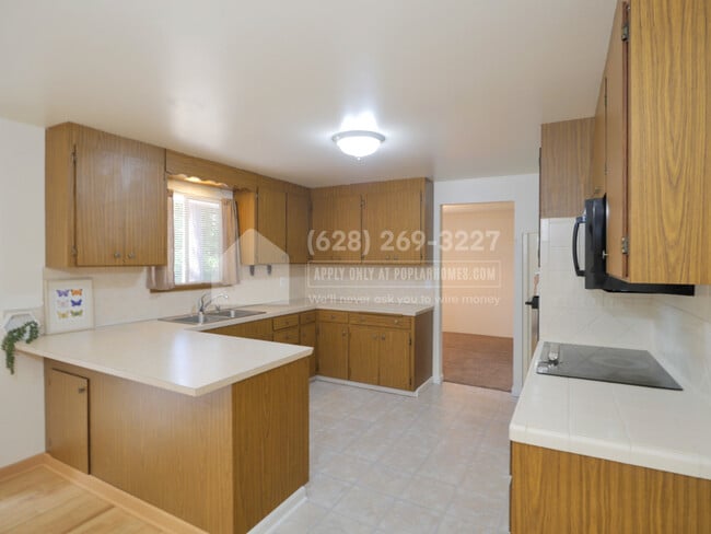 Building Photo - 4826 83rd Ave W