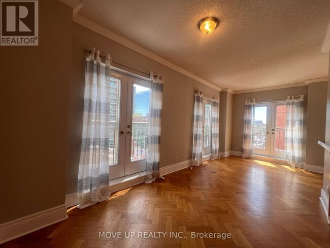 Building Photo - 120-120 Lombard St