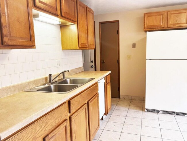Building Photo - 2038 Shawbury Ct W