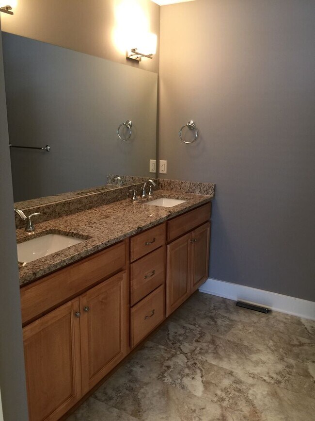 Foto del edificio - Beautiful 3 bedroom 2 1/2 bath home