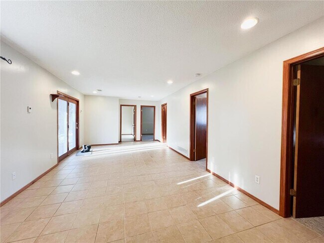 Foto del edificio - 11331 W River Rd