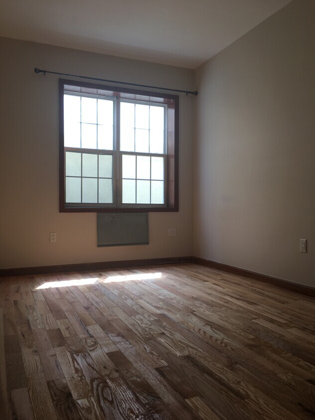 Primary Photo - 346 Parkside Ave