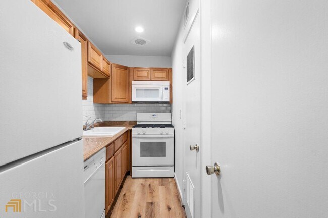 Foto del edificio - 11 Peachtree Hills Ave NE