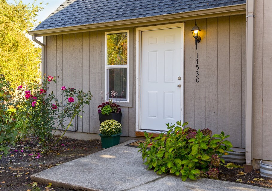 Townhouse style condo in Beaverton! - Townhouse style condo in Beaverton!