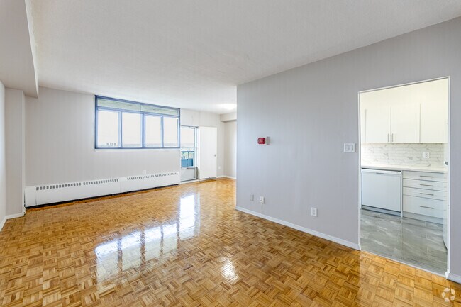 1BR + Den, 1BA - 750SF - Salon - Hager Creek