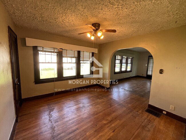 Foto del edificio - 129 Ringwood Way