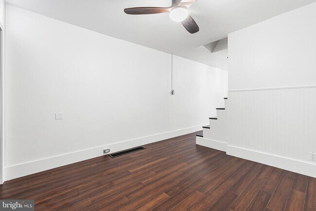 Building Photo - 2549 Collins St