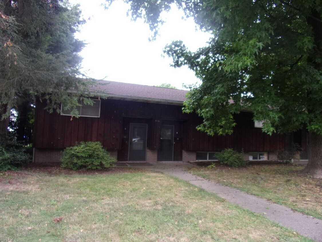 Primary Photo - 910 30th St