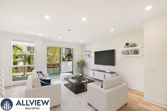 Building Photo - 1669 Grand View