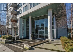 Building Photo - 530 Whiting Way