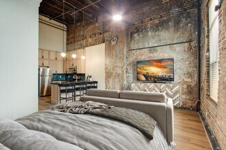 Building Photo - 124 Monroe Ave