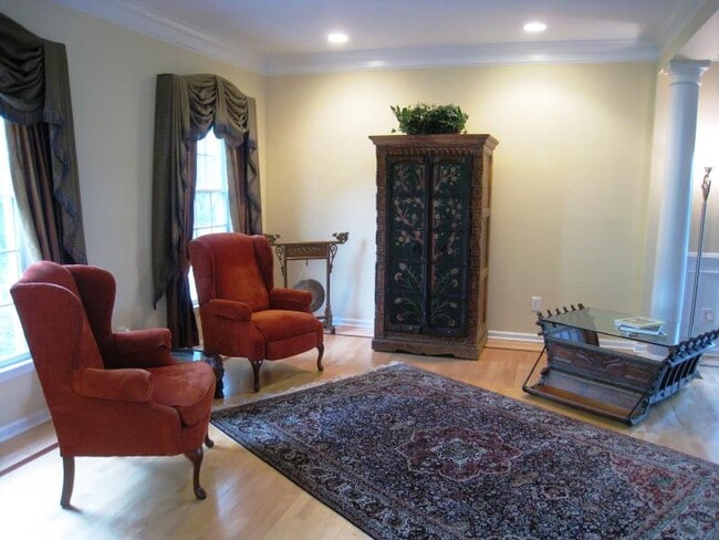 Building Photo - 42 Vanderveer Dr