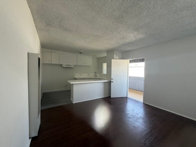 Foto del edificio - 8217 S Western Ave