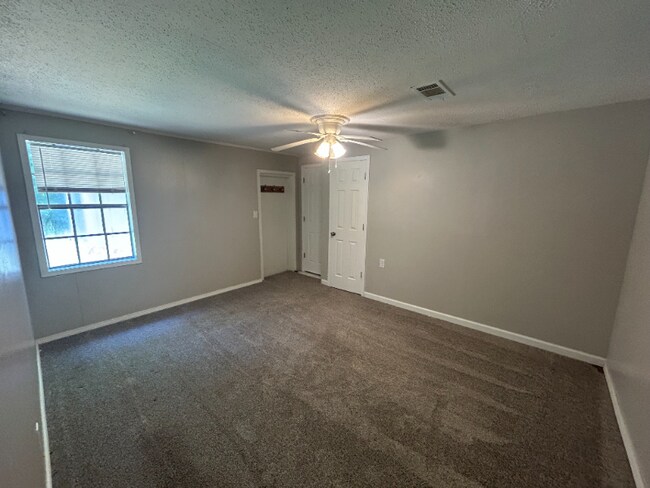 Foto del edificio - 8724 Ocean Springs Rd