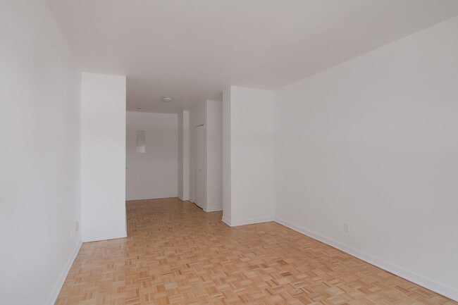 Building Photo - 809 Av. Bloomfield