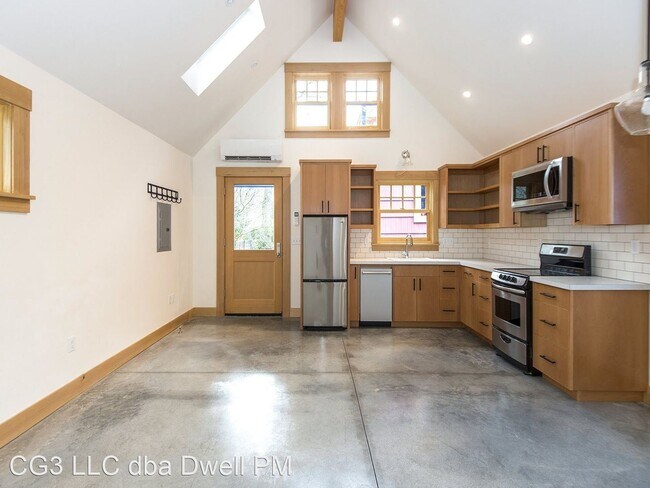 Building Photo - 1 br, 1 bath House - 2525 NE Tillamook St #B