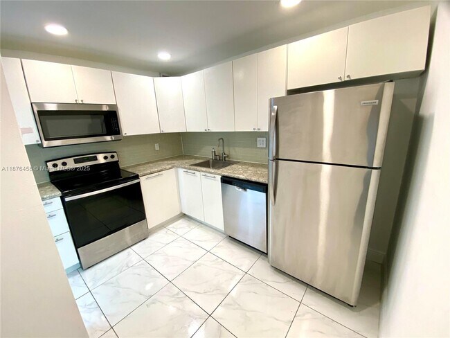 Foto del edificio - 1825 W 44th Pl