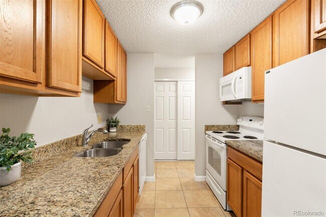 Foto del edificio - 2375 S Linden Ct