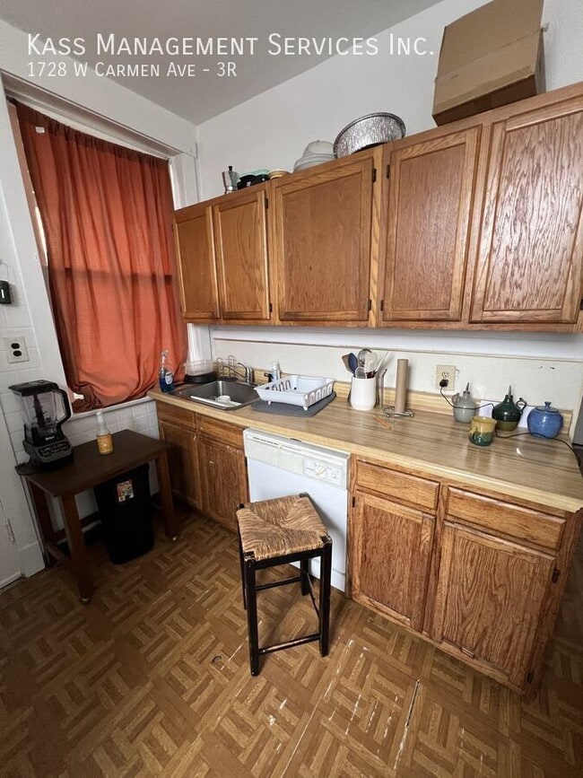 Foto del edificio - 1728 W Carmen Ave