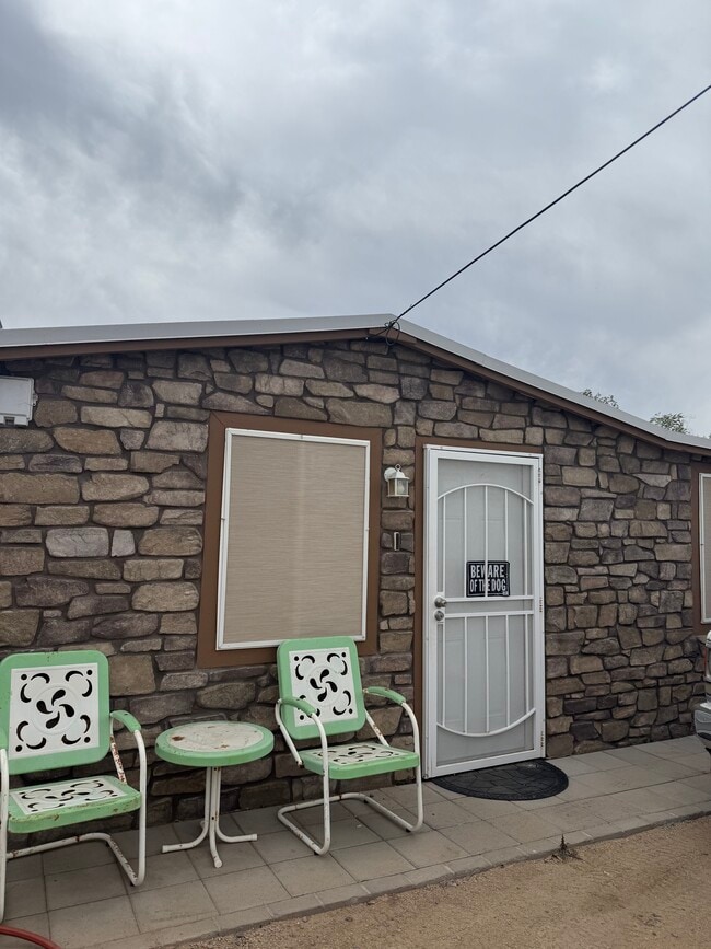 Building Photo - 719 W Mission Ln