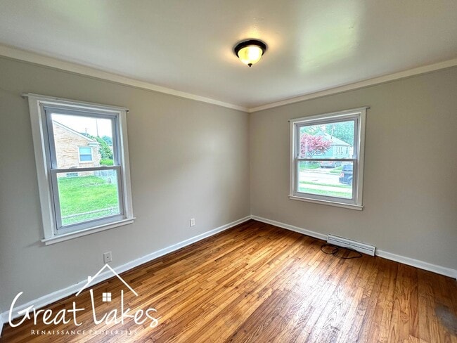 Building Photo - Cozy 2 Bedroom 1 Bathroom now available fo...