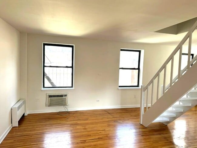 Building Photo - 2 bedroom in New York NY 10019