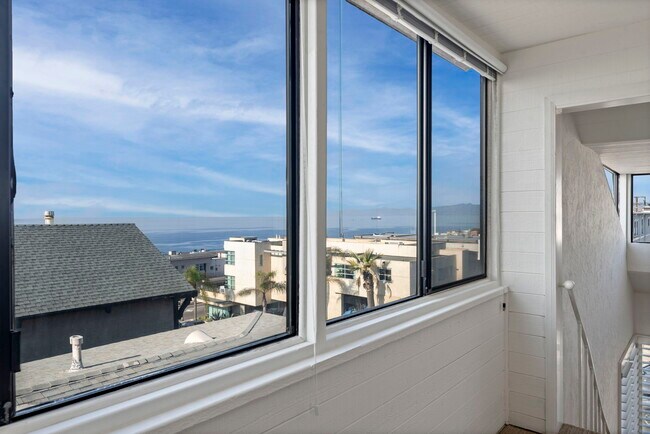 Foto del edificio - 320 Marine Ave