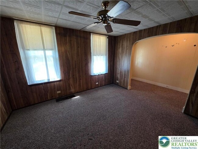 Building Photo - 1215 Bushkill St