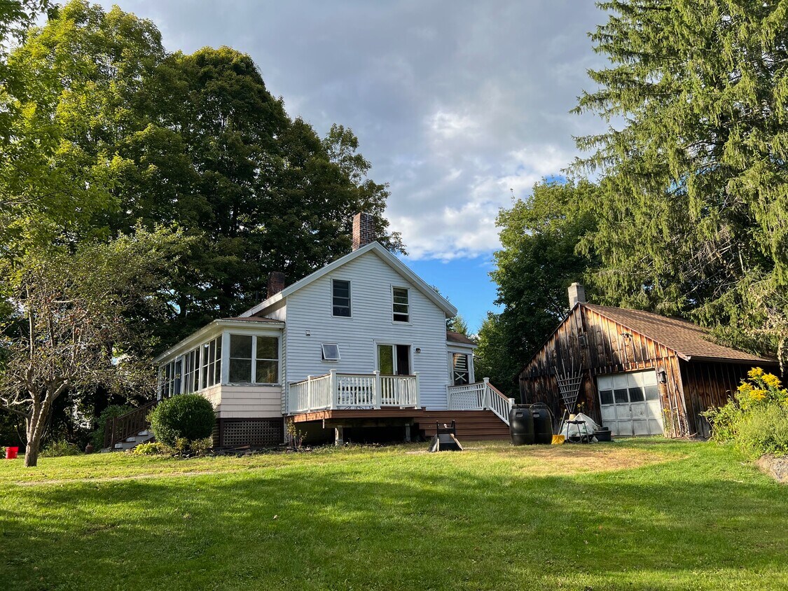 Primary Photo - 218 Grove St