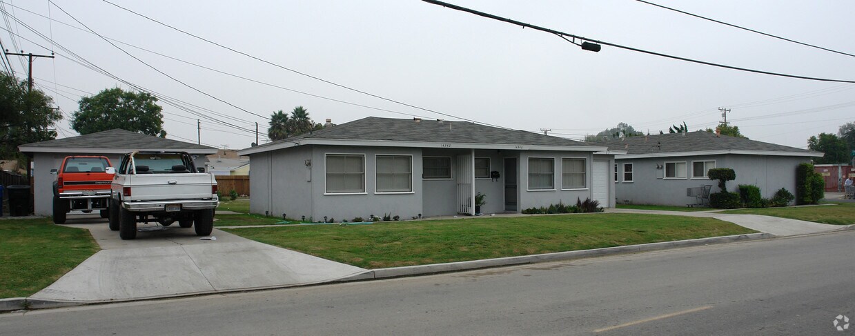 Foto principal - 14342-14346 Cedarwood St