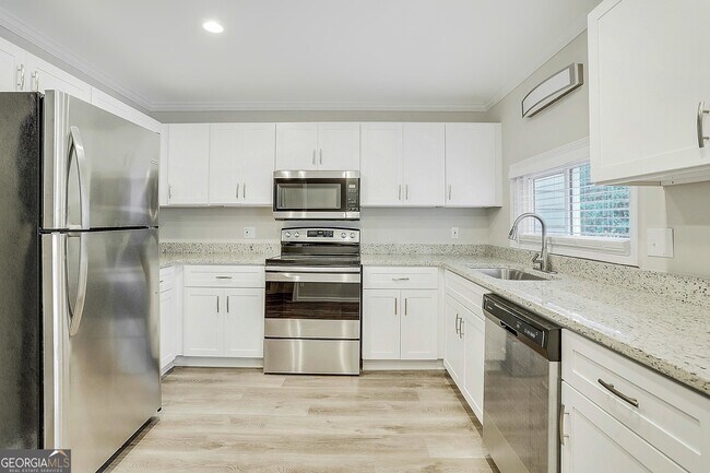 Foto del edificio - 3142 Wicks Lake Dr