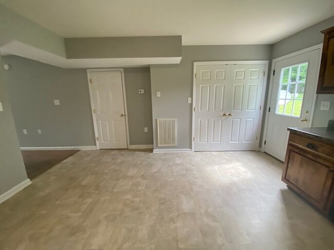 Building Photo - 1295 Pond Street