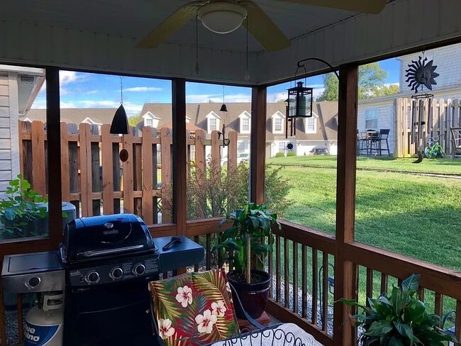 Foto del edificio - 6796 Woodcreeper Drive