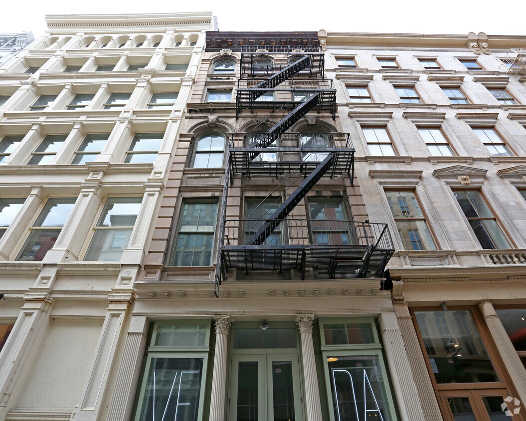 Building Photo - 19 Mercer St
