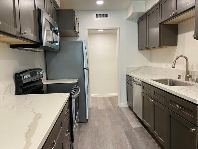 COCINA - 540 Kelton Ave