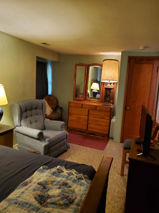 Building Photo - 6828 Scanlan Ave