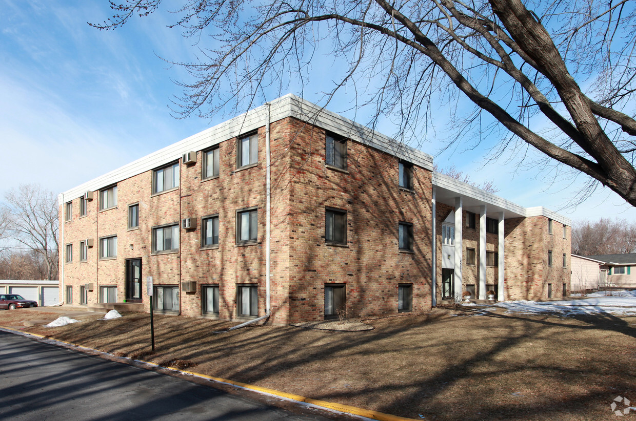 Foto principal - Winnetka Manor Apartments