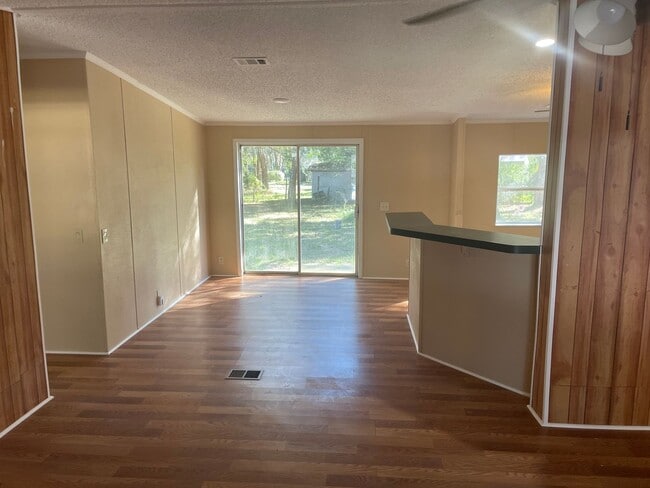 Building Photo - 3/2 Manufactured Home in the Country.