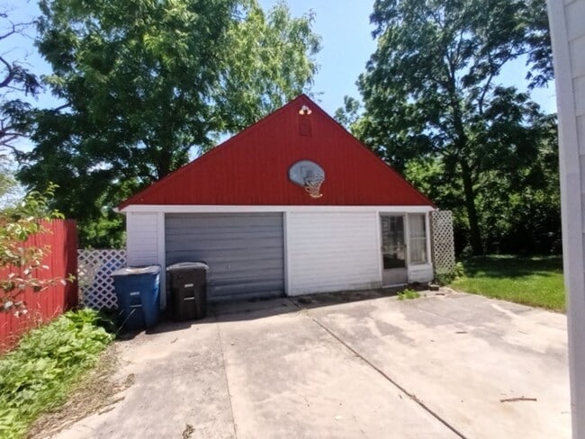 Building Photo - 31437-39 Alcona