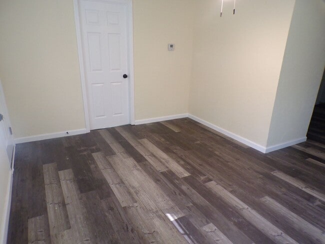 Building Photo - Fresh Installed Floors !!! Upgraded Bathro...