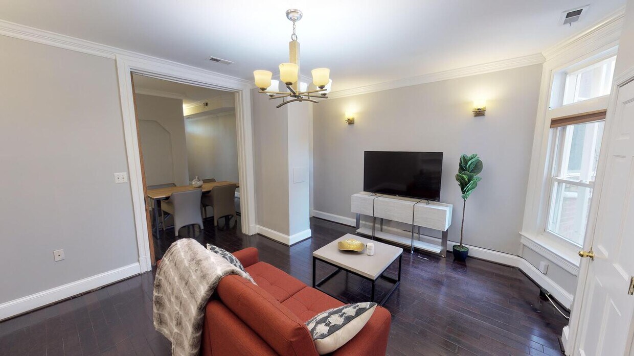 Foto principal - 2411 First St NW